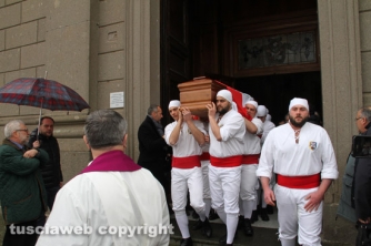 I funerali di Nello –  La celebrazione