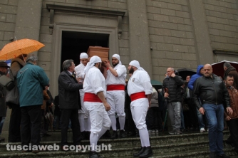I funerali di Nello –  La celebrazione