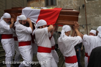 I funerali di Nello –  La celebrazione