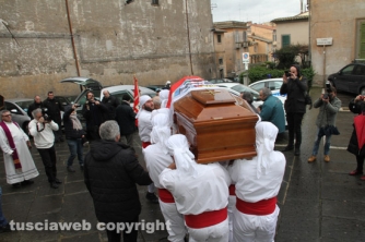 I funerali di Nello –  La celebrazione