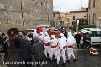 I funerali di Nello –  La celebrazione