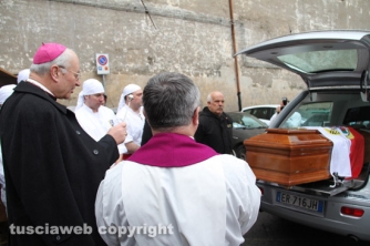 I funerali di Nello –  La celebrazione