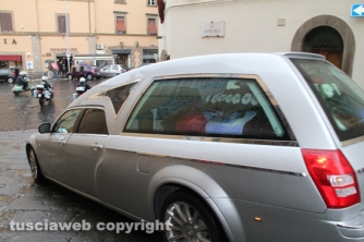 I funerali di Nello –  La celebrazione