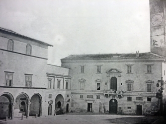 Piazza del comune 1860 senza lampioni