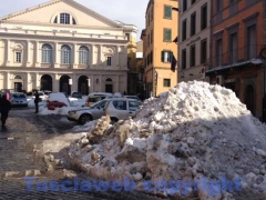Emergenza neve, i lavori dentro le mura - Piazza del Teatro