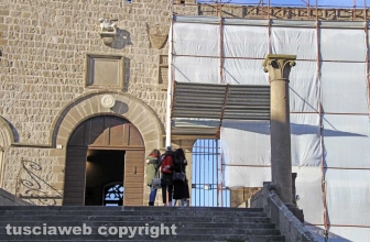 Viterbo - I lavori di messa in sicurezza della loggia di Palazzo dei papi