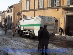 I lavori in via Cairoli alla presenza di Marini - Foto Fausto Cappelli