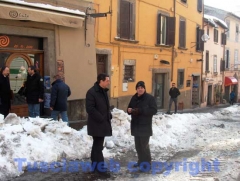 I lavori in via Cairoli alla presenza di Marini - Foto Fausto Cappelli