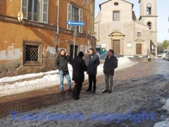 I lavori in via Cairoli alla presenza di Marini - Foto Fausto Cappelli
