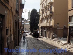 I lavori in via Cairoli alla presenza di Marini - Foto Fausto Cappelli