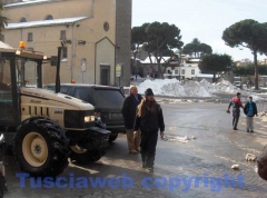 I lavori in via Cairoli alla presenza di Marini - Foto Fausto Cappelli