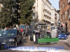 I lavori in via Cairoli alla presenza di Marini - Foto Fausto Cappelli