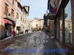 I lavori in via Cairoli alla presenza di Marini - Foto Fausto Cappelli