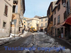 I lavori in via Cairoli alla presenza di Marini - Foto Fausto Cappelli