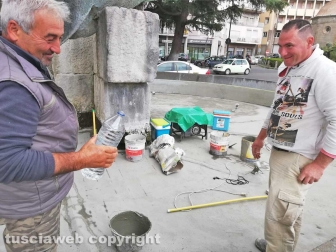 I lavori nella fontana del Sacrario