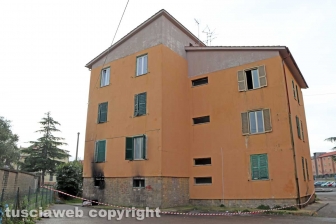 I locali andati a fuoco nella palazzina al Carmine