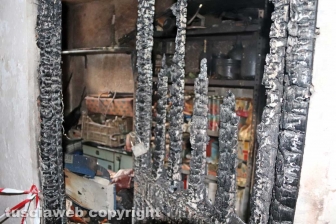 I locali andati a fuoco nella palazzina al Carmine