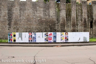 Viterbo - Piazzale Gramsci - Manifesti elettorali