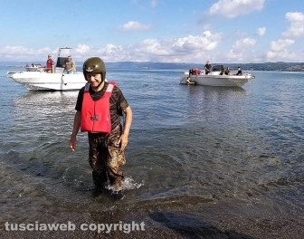 Montefiascone - I lanci dei paracadutisti per san Michele arcangelo