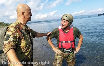 Montefiascone - I lanci dei paracadutisti per san Michele arcangelo