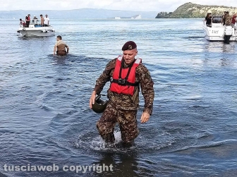 Montefiascone - I lanci dei paracadutisti per san Michele arcangelo