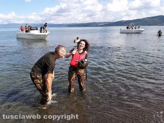 Montefiascone - I lanci dei paracadutisti per san Michele arcangelo