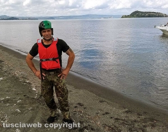 Montefiascone - I lanci dei paracadutisti per san Michele arcangelo