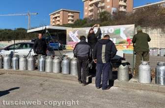 Viterbo - La protesta dei pastori sul prezzo del latte