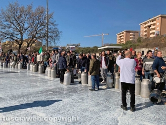 Viterbo - La protesta dei pastori sul prezzo del latte