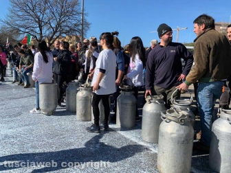 Viterbo - La protesta dei pastori sul prezzo del latte