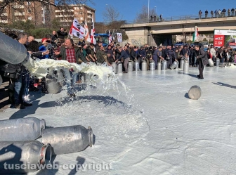 Viterbo - La protesta dei pastori sul prezzo del latte