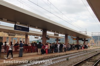 Pendolari bloccano il treno