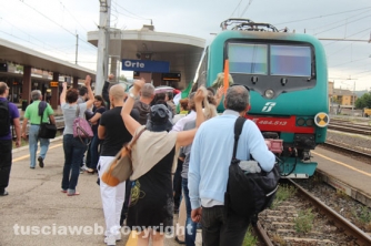 Pendolari bloccano il treno
