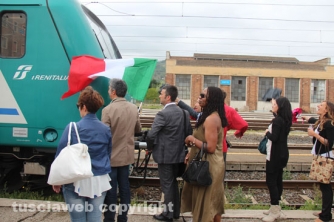 Pendolari bloccano il treno