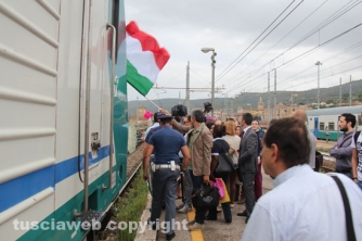 Pendolari bloccano il treno