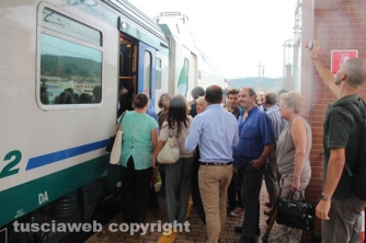 Pendolari bloccano il treno