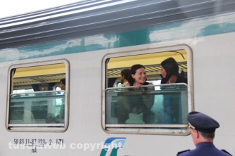 Pendolari bloccano il treno