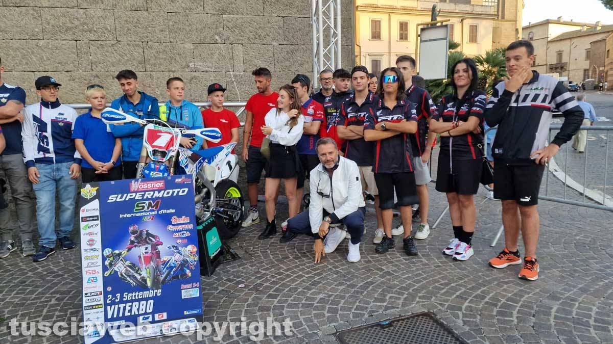 Sport – Supermoto - I piloti degli Internazionali d'Italia visitano Viterbo