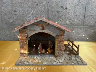 I presepi nel chiostro della basilica della Quercia