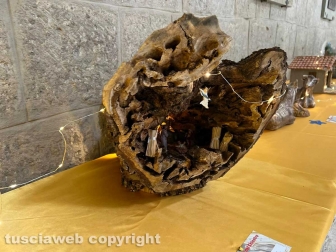 I presepi nel chiostro della basilica della Quercia