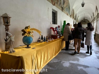I presepi nel chiostro della basilica della Quercia