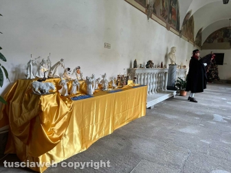 I presepi nel chiostro della basilica della Quercia