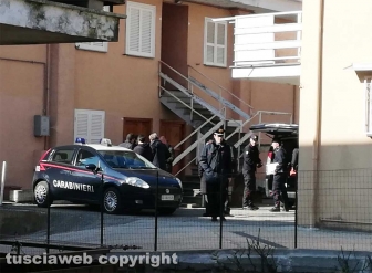 Ronciglione - Ragazza cade dalle scale e muore - L'arrivo del Pm Franco Pacifici e dei carabinieri