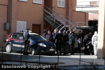 Ronciglione - Ragazza cade dalle scale e muore - L'arrivo del Pm Franco Pacifici e dei carabinieri