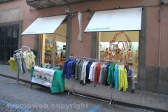 I saldi sulla bancarella