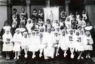 La prima comunione di monsignor Bernini
