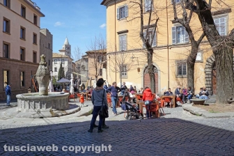 I turisti invadono la città dei Papi
