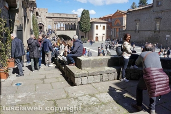 I turisti invadono la città dei Papi