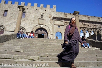 I turisti invadono la città dei Papi