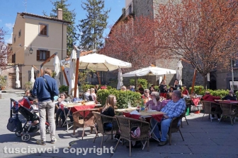 I turisti invadono la città dei Papi